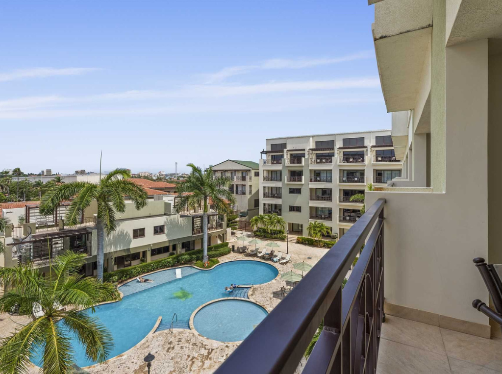 Palm Aruba PC410 Pool View